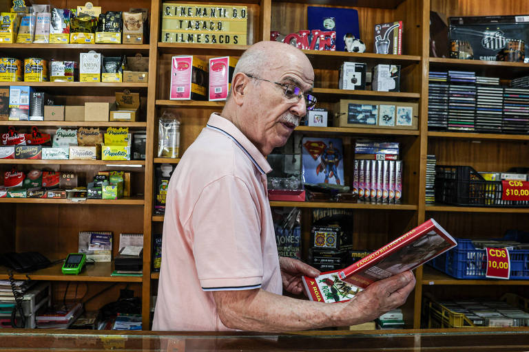 Cinemantigo, loja de filmes e tabacaria no centro de São Paulo