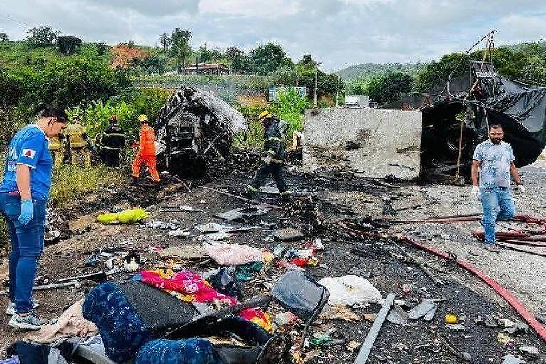 Empresa de ônibus divulga nomes de 39 passageiros mortos no acidente em MG