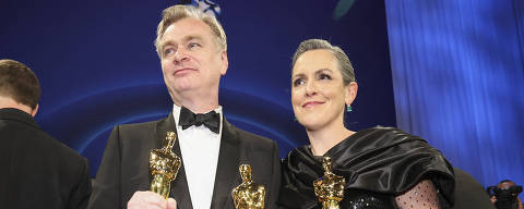 Christopher Nolan and Emma Thomas pose with their Oscars at the Governors Ball following the Oscars show at the 96th Academy Awards in Hollywood, Los Angeles, California, U.S., March 10, 2024. REUTERS/Mario Anzuoni