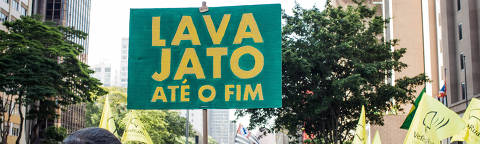 SÃO PAULO, SP, 20.11.2016 - Movimento Vem Pra Rua faz manifestação na avenida Paulista, perto do Masp, em São Paulo, para ato em apoio ao projeto 10 medidas contra a corrupção e a Operação Lava Jato. (Foto: Eduardo Anizelli/Folhapress)