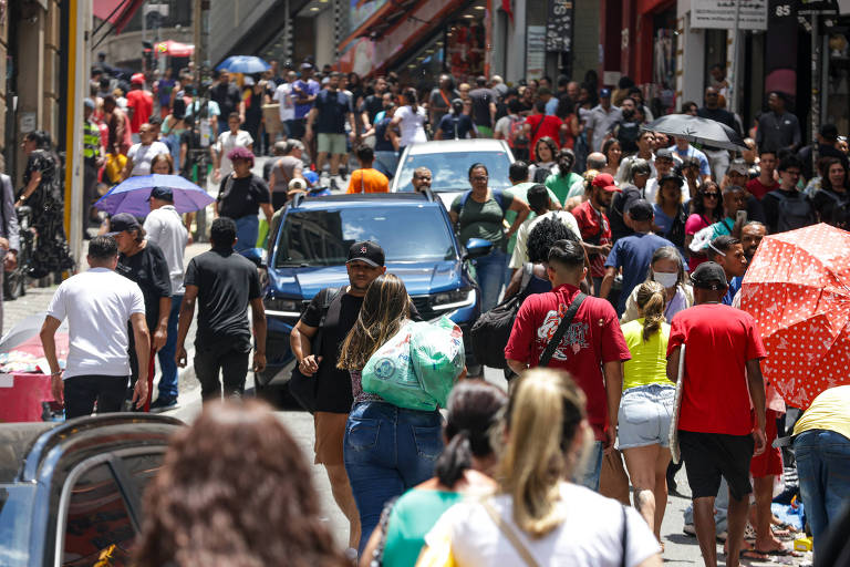 61% dos brasileiros veem economia brasileira no caminho errado, diz Datafolha