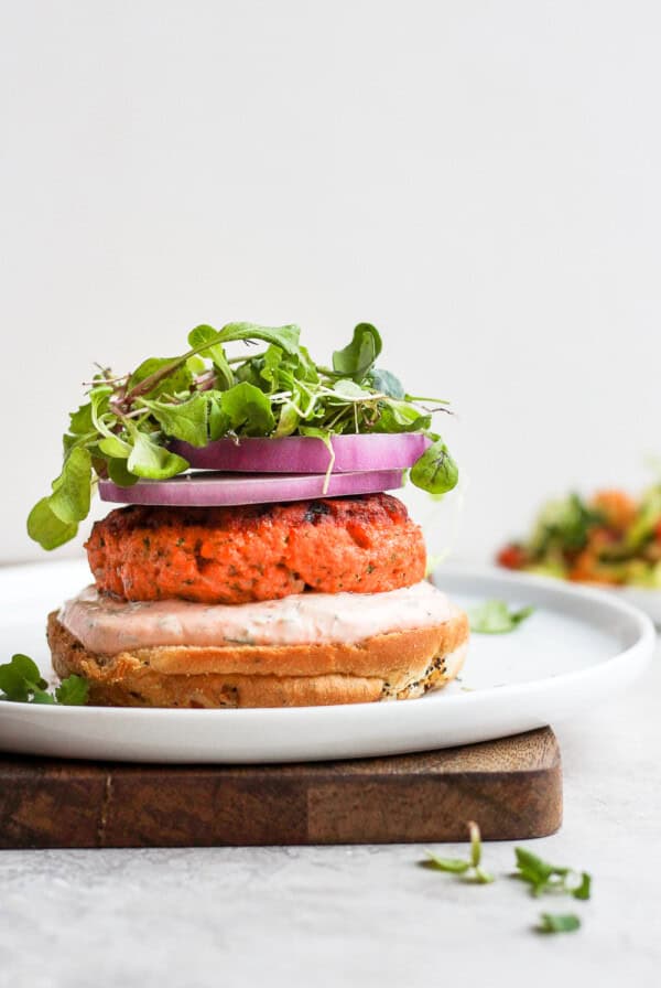 Keywords: burger, wooden board.