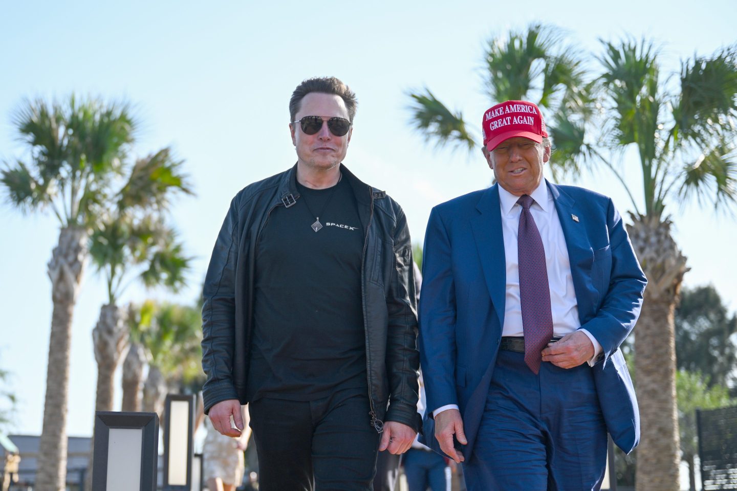 BROWNSVILLE, TEXAS &#8211; NOVEMBER 19: U.S. President-elect Donald Trump greets Elon Musk as he arrives to attend a viewing of the launch of the sixth test flight of the SpaceX Starship rocket on November 19, 2024 in Brownsville, Texas. SpaceX’s billionaire owner, Elon Musk, a Trump confidante, has been tapped to lead the new Department of Government Efficiency alongside former presidential candidate Vivek Ramaswamy. (Photo by Brandon Bell/Getty Images)