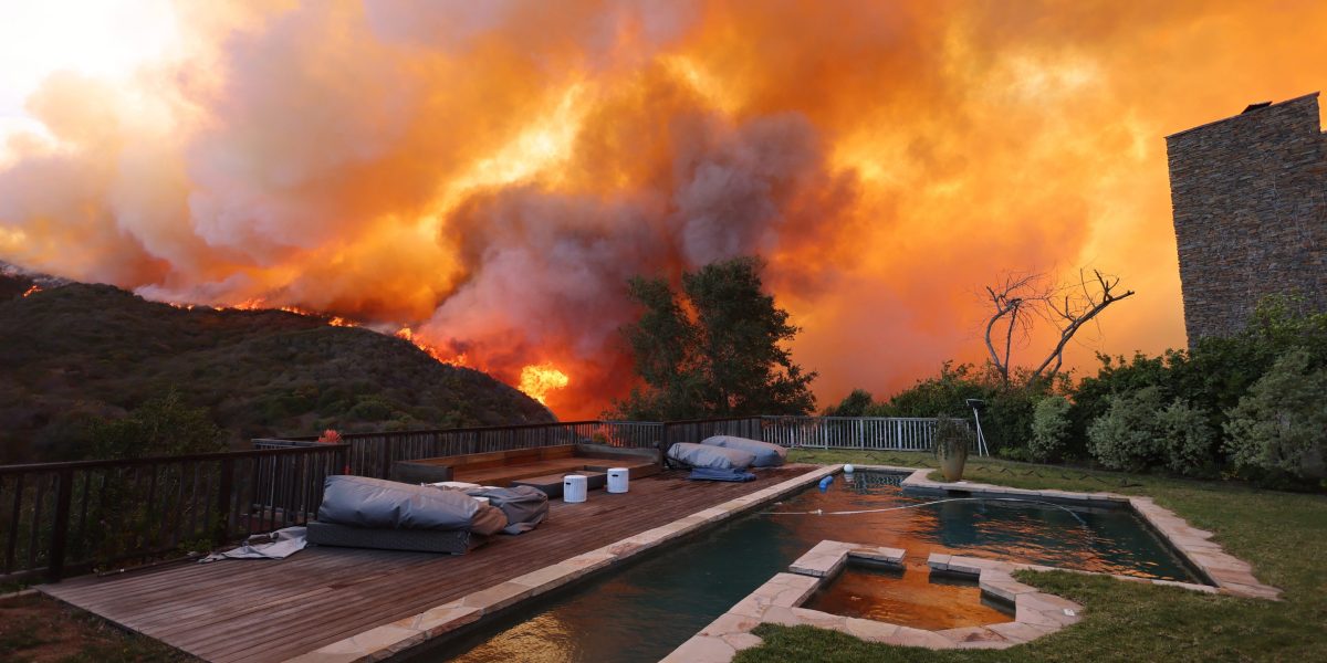 California prison inmates earn $1 an hour to fight wildfires