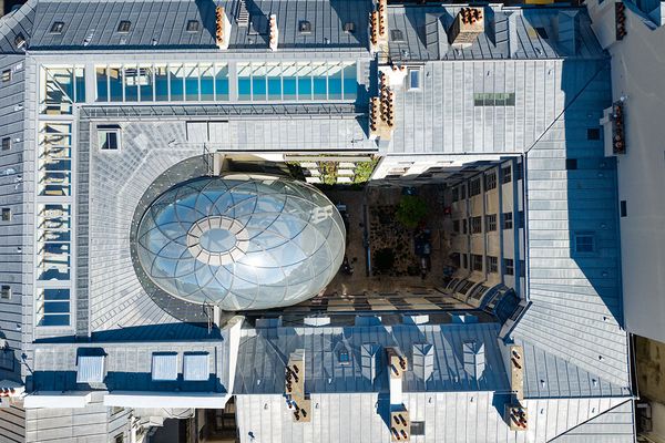 Vue aérienne du siège de L'Oréal, rue Royale à Paris