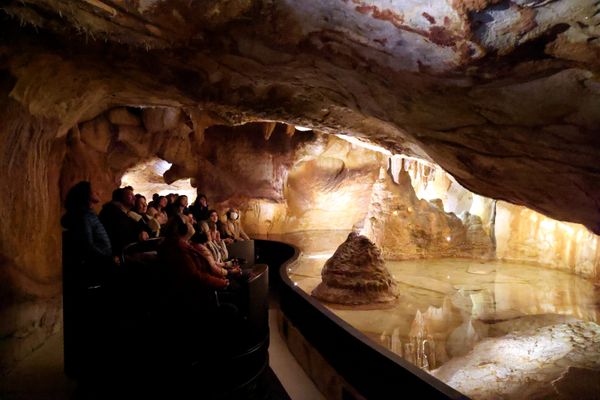 Visite de la réplique de la Grotte Cosquer, joyau archéologique à Marseille.