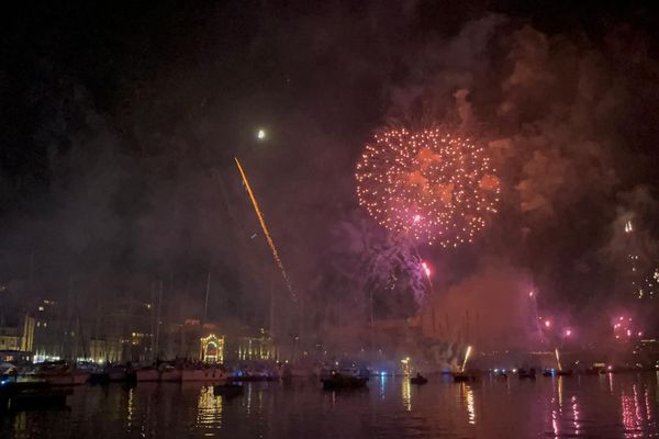 Le feu d'artifice de Marseille du 14 juillet 2024, a débuté avec plus de 25 minutes de retard.