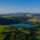 Le Gour de Tazenat (Puy-de-Dôme) est un lac formé à la suite d'une éruption volcanique.