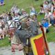 Reconstitution historique d'un camp romain avec des légionnaires lors des journées nationales de l'archéologie.