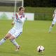 L'ex-joueuse de football féminin à l'Olympique lyonnais debout contre les violences faites aux femmes.