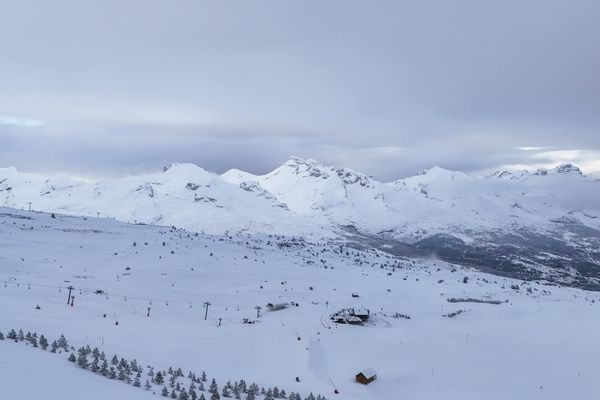 La neige est de retour et en quantité ce lundi 26 février dans les Hautes-Alpes.