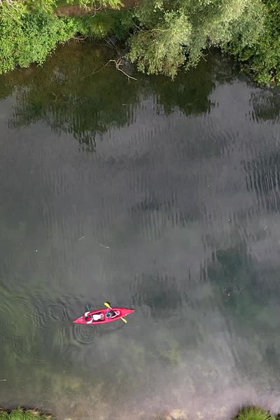 La Somme, navigable en barque ou canoë-kayak, comporte de nombreux points d'embarcation