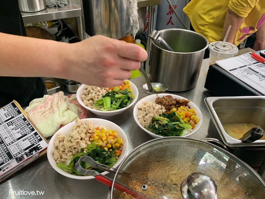 玉眞香美食館–埔里美食｜在地平價美食小吃！經濟又實惠！雞肉飯、雞滷飯份量十足又美味 • 寵物友善 @果果愛Fruitlove