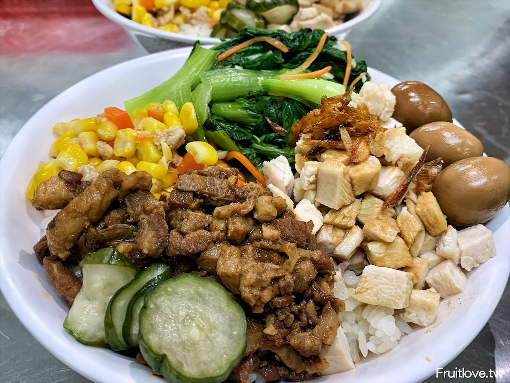 玉眞香美食館–埔里美食｜在地平價美食小吃！經濟又實惠！雞肉飯、雞滷飯份量十足又美味 • 寵物友善 @果果愛Fruitlove