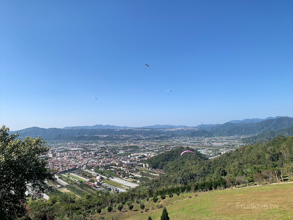 虎頭山觀景平台⟩南投埔里景點，160度遼闊的視野，埔里欣賞夕陽與夜景的好去處，寵物友善景點 @果果愛Fruitlove