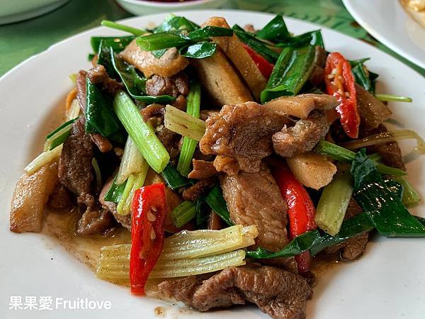 好農村客家美食廣場⟩薑絲大腸酸得夠味，鮮甜的白斬土雞桔醬，還有許多客家料理，寵物友善餐廳-苗栗大湖客家美食 @果果愛Fruitlove