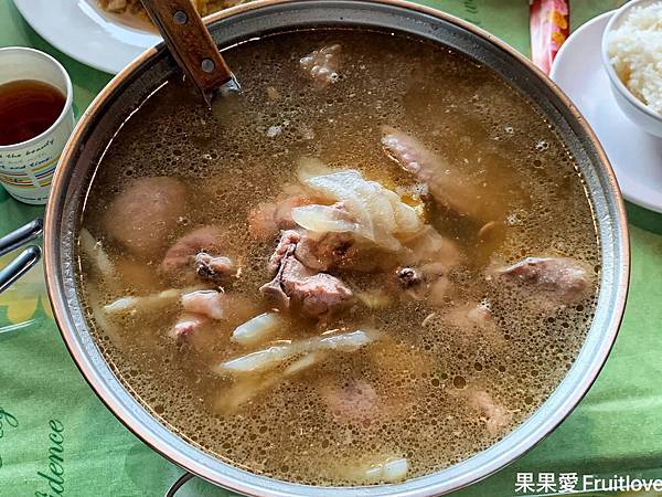 好農村客家美食廣場⟩薑絲大腸酸得夠味，鮮甜的白斬土雞桔醬，還有許多客家料理，寵物友善餐廳-苗栗大湖客家美食 @果果愛Fruitlove