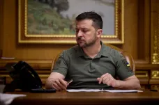 Ukrajinci drží frontu v Kurské oblasti, řekl Zelenskyj. Rusové tvrdí opak