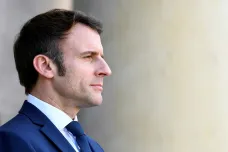 Macron odjel do Afriky. Slíbil snížení počtu francouzských vojáků a opuštění přístupu „snadného zisku“