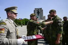 Vojáci převzali ocenění za zahraniční službu, působí v řadě misí