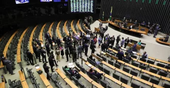 Imagem de sessão do Congresso Nacional. A imagem foi escolhida para ilustrar nota sobre os efeitos da minirreforma eleitoral e da PEC da Anistia em iniciativas para haver mais pessoas negras e mulheres em espaços de poder e de decisão.