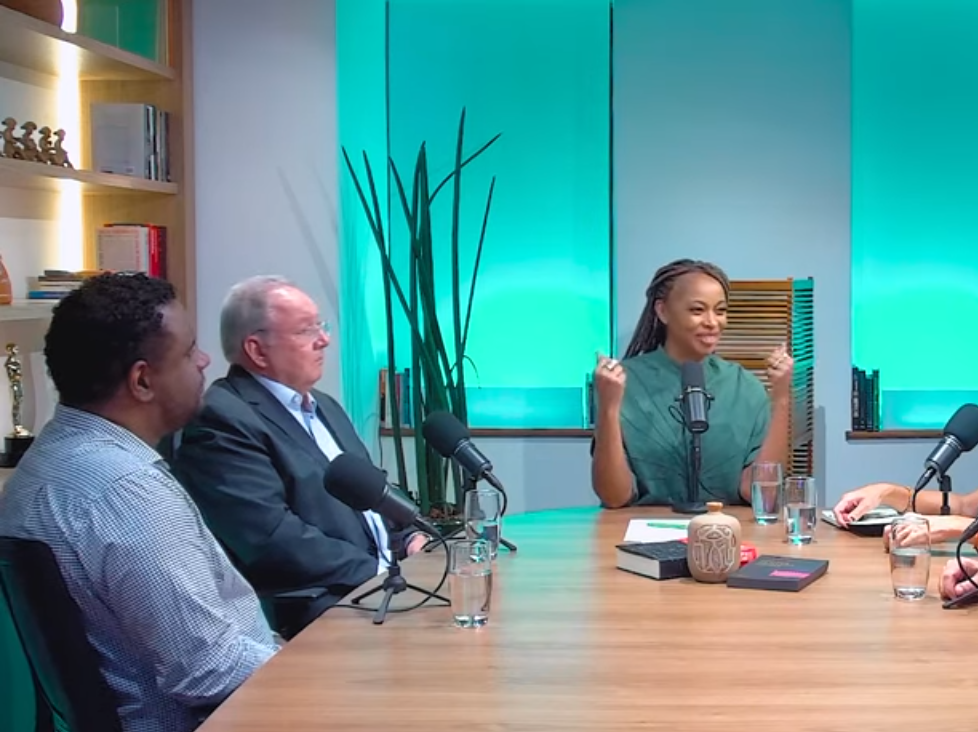 Cena do episódio sobre empresas na luta antirracista da websérie 'Caminhos pela Equidade Racial'.