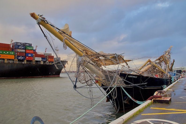 STS Leeuwin II dismasted