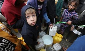 Les habitants de Gaza ont du mal à trouver de la nourriture et de l'eau.