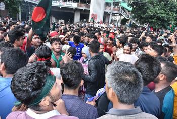 Des manifestants protestent au Bangladesh.