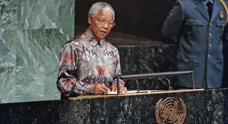 Nelson Mandela akihutubia Baraza Kuu la Umoja wa Mataifa September 2004 (Kutoka Maktaba)