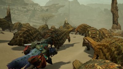 Monster Hunter Wilds 스크린샷, 사막에서 탈것을 타고 온순한 크리처 무리 사이를 통과하는 헌터