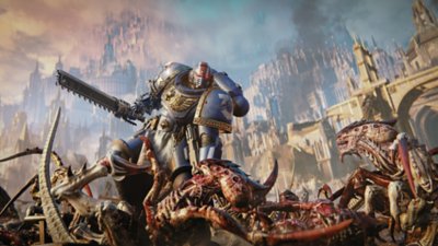 Warhammer 40,000: Space Marine 2 – Capture d’écran montrant un Marine victorieux surplombant un ennemi tyranide