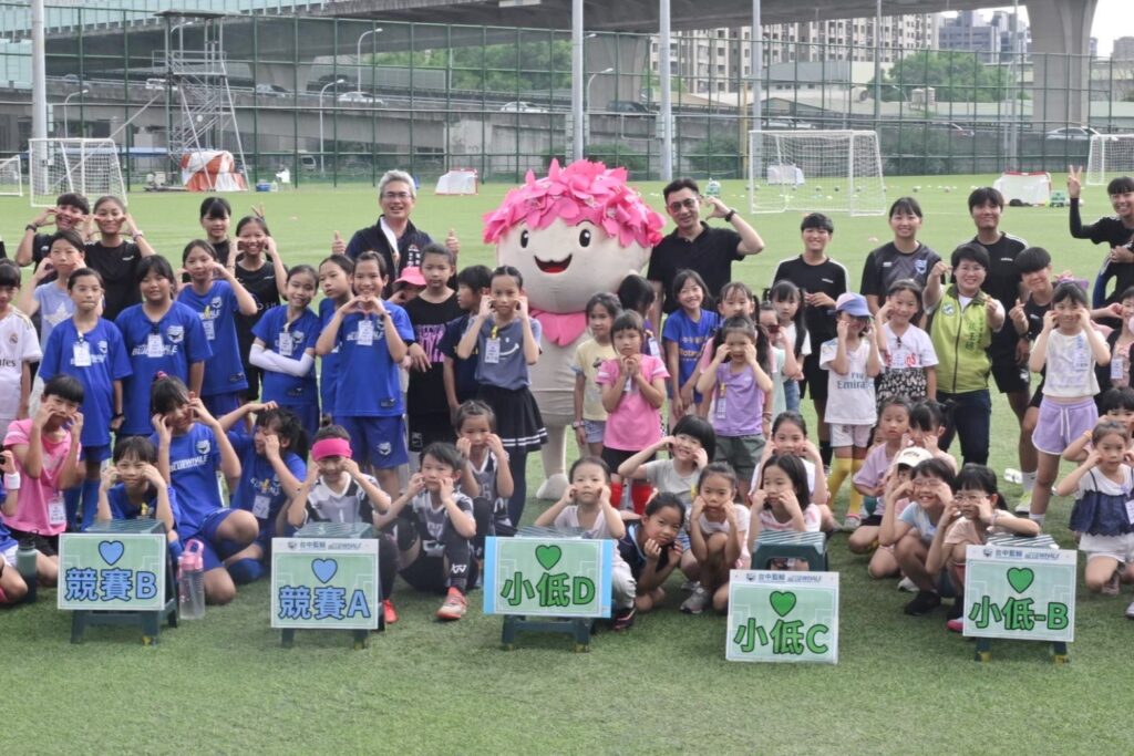 台中女子足球節歡樂登場　台中藍鯨球員親自帶領闖關