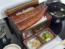 Eel served over rice in a lacquered box