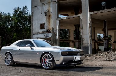 White Challenger SRT8 Photo