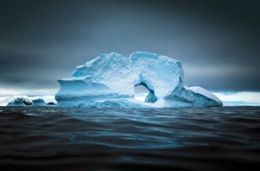 Widescreen Iceberg Wallpaper