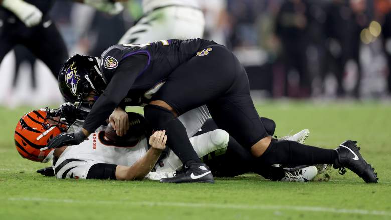 Ravens DT Justin Madubuike sacks Bengals QB Jake Browning.