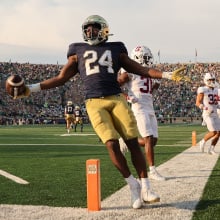  Jadarian Price #24 of the Notre Dame Fighting Irish celebrates a touchdown