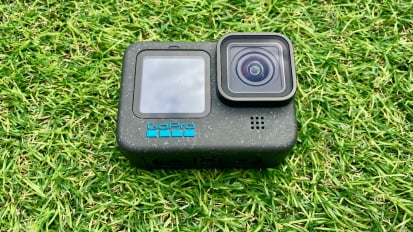 gopro hero12 black on artificial grass