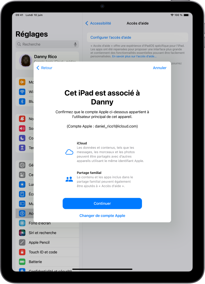 Un iPad affichant le compte Apple associé avec l’appareil et des informations concernant les fonctionnalités iCloud et Partage familial qui peuvent être utilisées avec Accès d’aide.