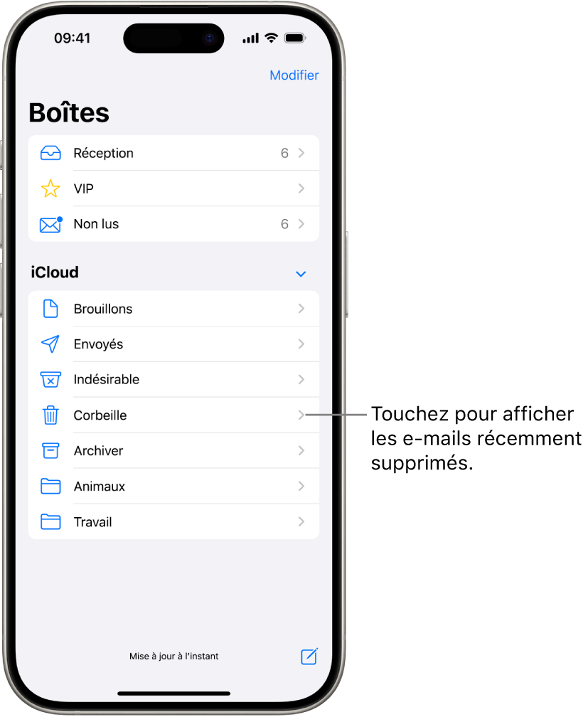 L’écran Boîtes. Sous iCloud, les boîtes sont indiquées de haut en bas, y compris la boîte Corbeille. Touchez-la pour voir les e-mails supprimés récemment.