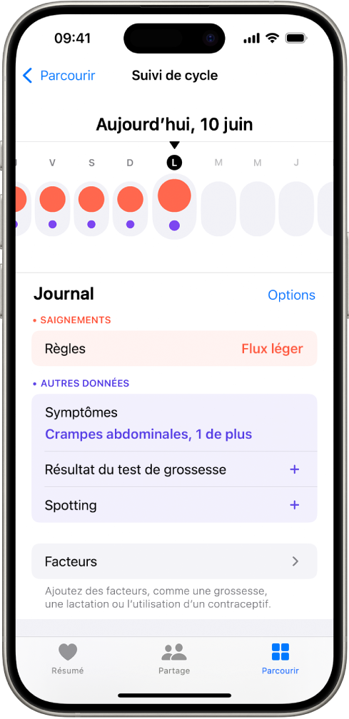 L’écran « Suivi de cycle » montrant la chronologie d’une semaine en haut de l’écran. Des cercles rouges pleins et des points violets marquent les cinq premiers jours sur la chronologie. Sous la chronologie se trouvent des options pour ajouter des informations sur les règles, les symptômes, et plus encore.