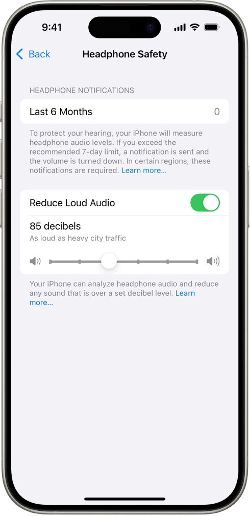 Ekrāns Headphone Safety, kurā redzams pēdējo 6 mēnešu laikā nosūtīto, ar austiņām saistīto paziņojumu skaits, opcija Reduce Loud Audio, slīdnis maksimālā decibelu līmeņa maiņai un atlasītais 85 decibelu ierobežojums.
