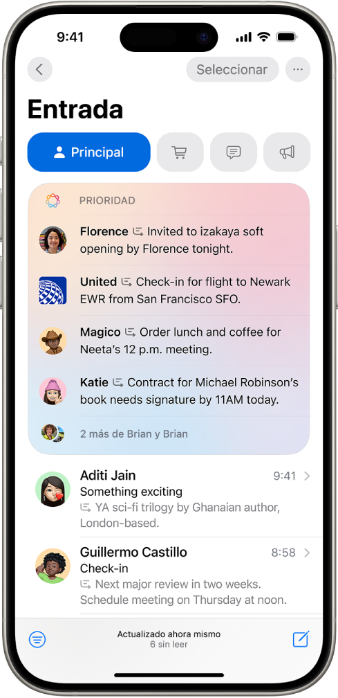 iPhone con la sección “Mensajes prioritarios” en la parte superior de la pantalla y correos electrónicos importantes en la parte superior. Dos correos electrónicos resumidos se muestran en la parte inferior de la pantalla.