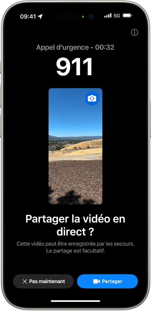 Un écran « Vidéo en direct d’Appel d’urgence » affichant un appel téléphonique aux secours, avec un aperçu vidéo au milieu de l’écran. En bas de l’écran se trouvent les boutons « Plus tard » et « Partager la vidéo ».