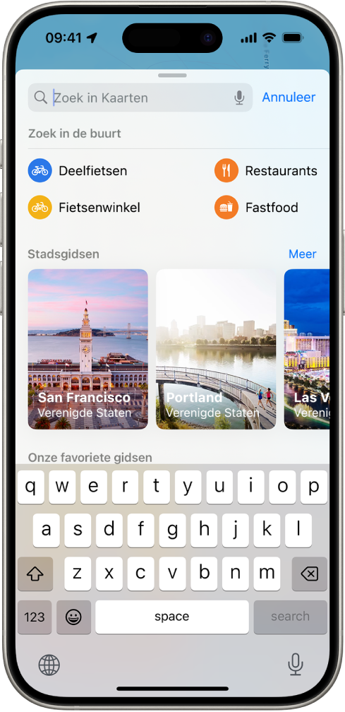 De Kaarten-app met het zoekveld, categorieën voor voorzieningen in de buurt en stadsgidsen. Onder in het scherm is het schermtoetsenbord van de iPhone.