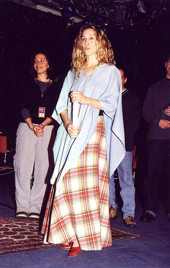 best 90s fashion trends, woman, sarah jessica parker, wearing a plaid skirt and long top