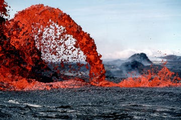 arching fountain of lava, kilauea volcano, 1983