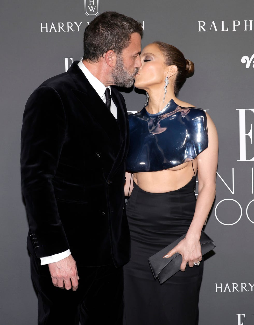 ben affleck kissing jennifer lopez at elle's women in hollywood celebration