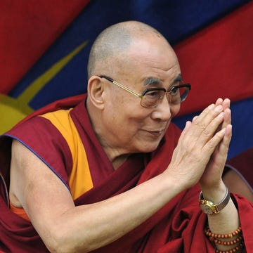 Glastonbury Festival 2015 - Day 3GLASTONBURY, ENGLAND - JUNE 28: His holiness the Dalai Lama attends the third day of Glastonbury Festival at Worthy Farm, Pilton on June 28, 2015 in Glastonbury, England. (Photo by Jim Dyson/Getty Images)